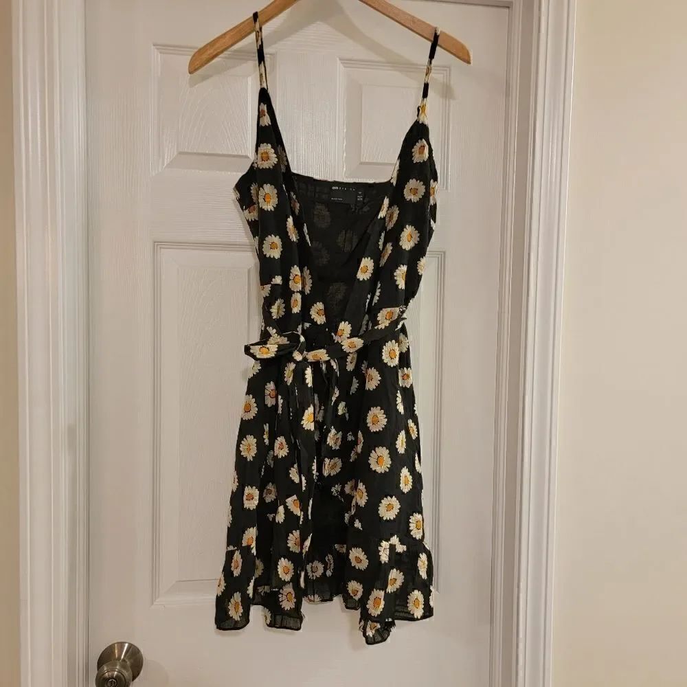 ASOS Tall Daisy Print Wrap Dress size 8 NWT